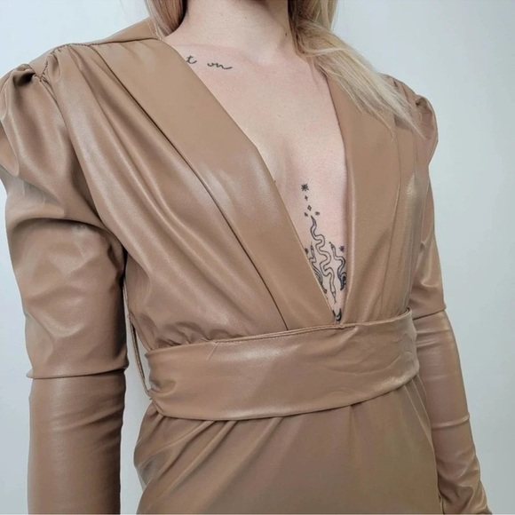 Stone Plunge Bodycon Dress - Picture 10 of 10